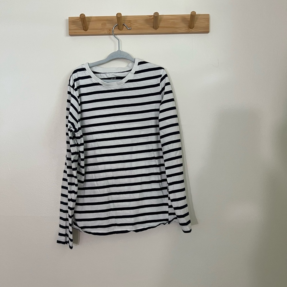 H&M 100% cotton unisex Black & White Striped Crew Neck kids Tee no flaws